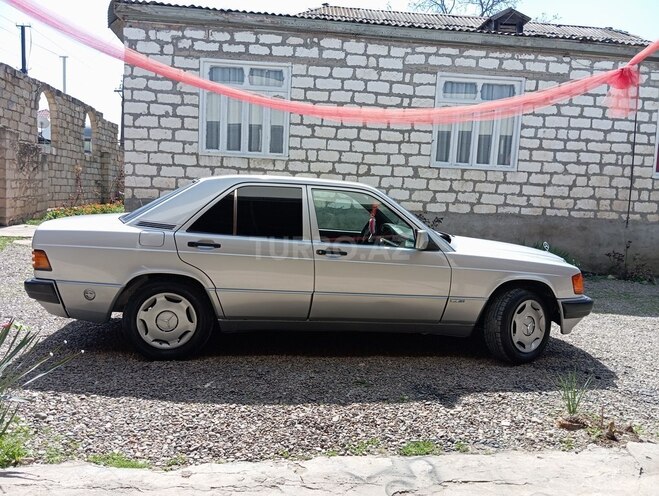 Mercedes 190 1990, 350,000 km - 2.0 l - Tovuz