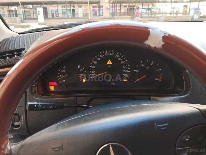 Mercedes E 220 2001, 250,000 km - 2.2 l - Bakı