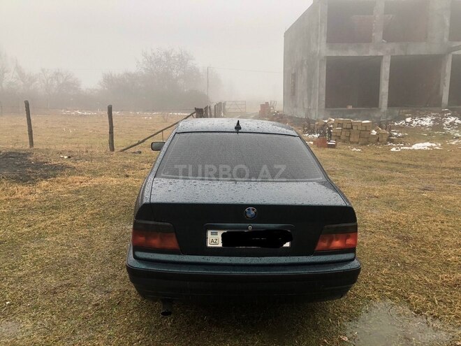 BMW 318 1994, 275,633 km - 1.8 l - Zaqatala