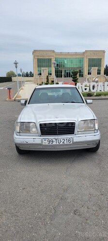 Mercedes E 200 1994, 581,250 km - 0.2 l - Ağcabədi