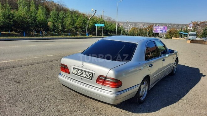 Mercedes E 200 1999, 527,000 km - 2.0 l - Qusar