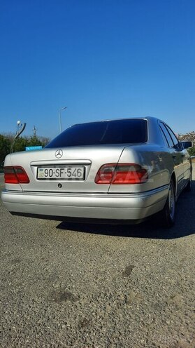 Mercedes E 200 1999, 527,000 km - 2.0 l - Qusar