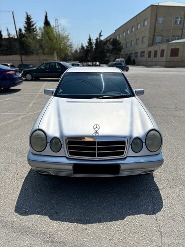 Mercedes E 220 1999, 295,229 km - 2.2 l - Bakı