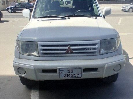 Mitsubishi Pajero io 1999