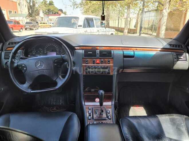 Mercedes E 270 2001, 402,543 km - 2.7 l - Gəncə