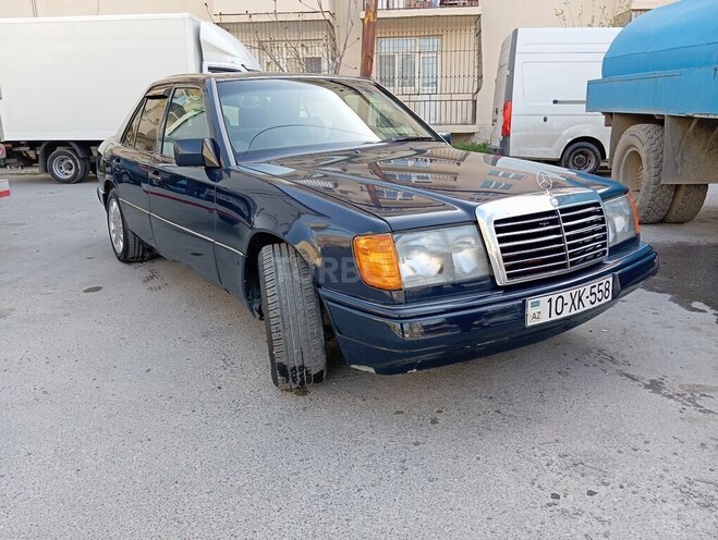 Mercedes E 220 1993, 421,000 km - 2.2 l - Bakı