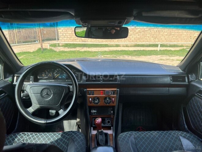 Mercedes E 250 1995, 350,000 km - 2.5 l - Bakı