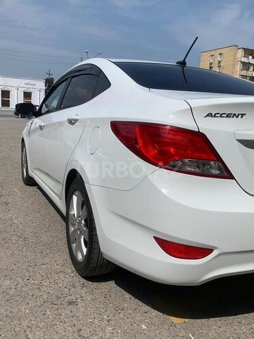 Hyundai Accent 2015, 88,000 km - 1.6 l - Bakı