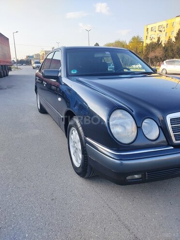 Mercedes E 240 1998, 294,000 km - 2.4 l - Bakı