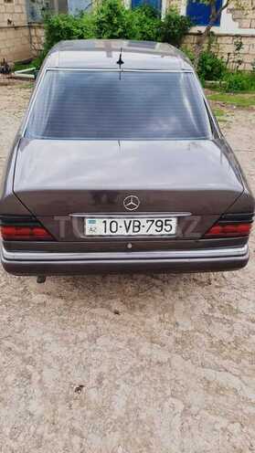 Mercedes E 220 1992, 35,213 km - 2.2 l - Beyləqan