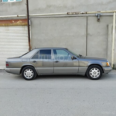 Mercedes E 250 1991, 395,466 km - 2.5 l - Bakı