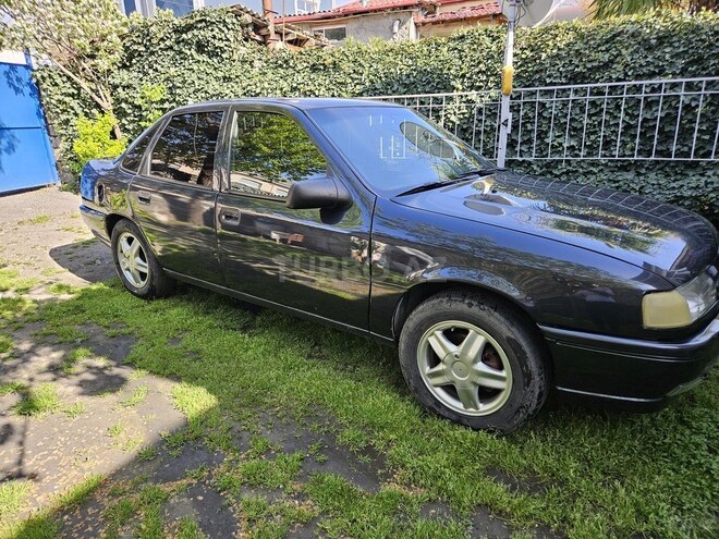 Opel Vectra 1991, 300,000 km - 2.0 l - Zaqatala