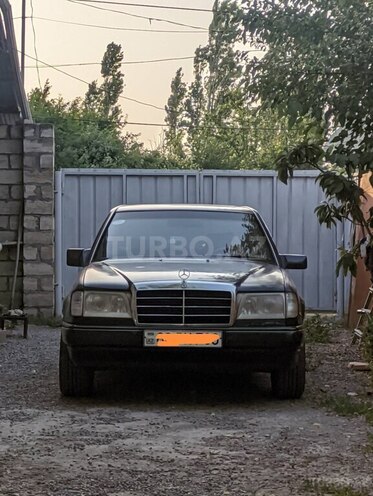 Mercedes E 200 1993, 437,000 km - 2.0 l - Yevlax