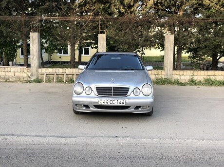 Mercedes E 220 2000