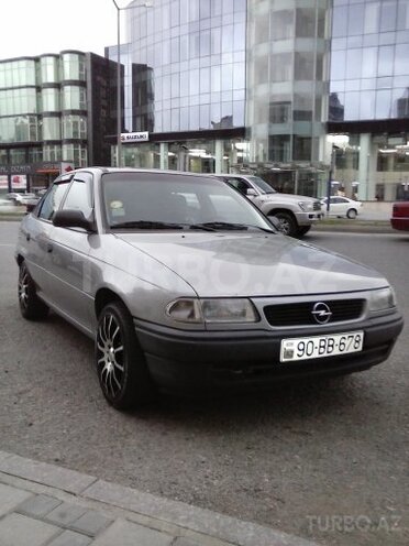 Opel Astra 1995, 250,000 km - 1.6 l - Bakı