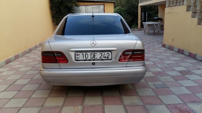 Mercedes E 240 1998, 270,000 km - 2.4 l - Sumqayıt
