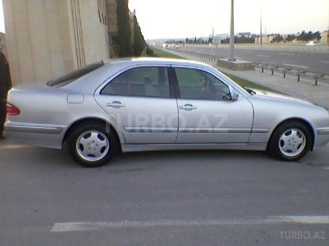 Mercedes E 220 2001, 22,000 km - 2.2 l - Bakı