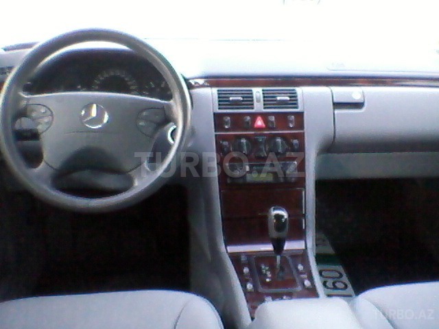 Mercedes E 220 2001, 22,000 km - 2.2 l - Bakı