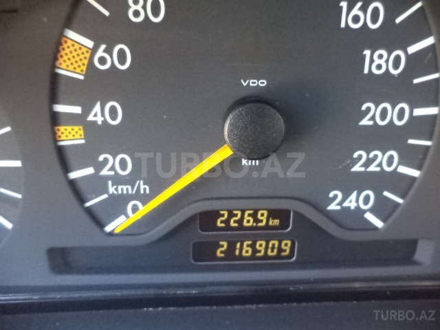 Mercedes E 220 1998, 216,000 km - 2.2 l - Bakı