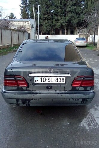Mercedes E 220 1996, 350,000 km - 2.2 л - Şirvan