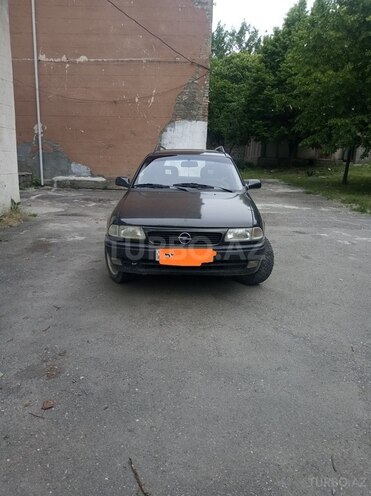 Opel Astra 1996, 218,000 km - 1.6 л - Şəki