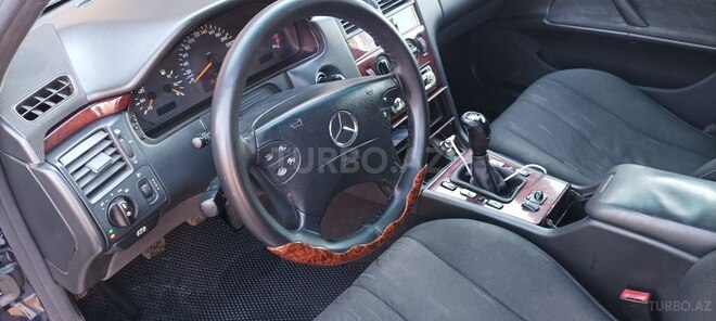 Mercedes E 200 2000, 368,000 km - 2.0 л - Göyçay