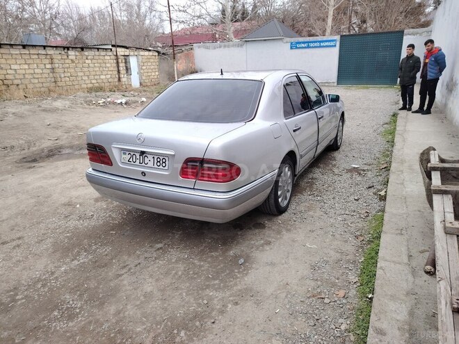 Mercedes E 200 1997, 366,000 km - 2.0 л - Yevlax