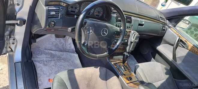 Mercedes E 200 2000, 500,000 km - 2.0 л - Saatlı