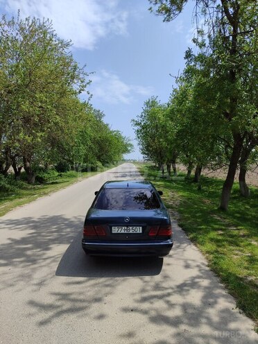 Mercedes E 320 1999, 351,570 km - 3.2 л - Salyan