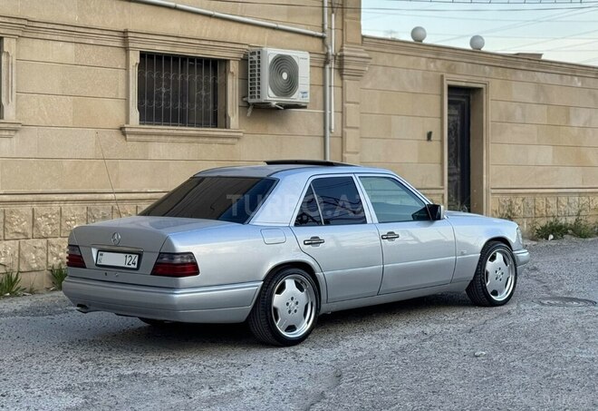 Mercedes E 220 1995, 177,000 km - 2.2 л - Bakı