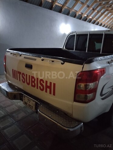 Mitsubishi L 200 2019, 132,000 km - 2.5 л - Bakı