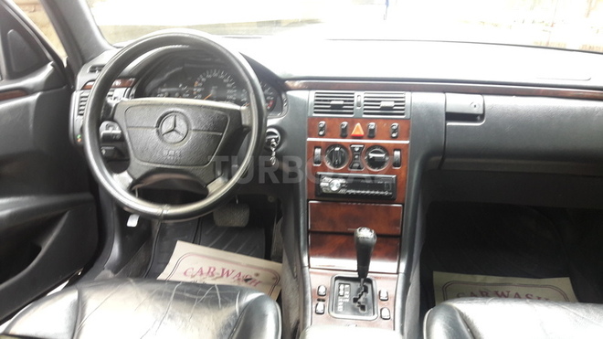 Mercedes E 230 1996, 420,000 km - 2.3 л - Sumqayıt